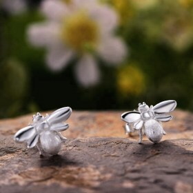Bee-silver-simple-gold-earring-design-for (4)